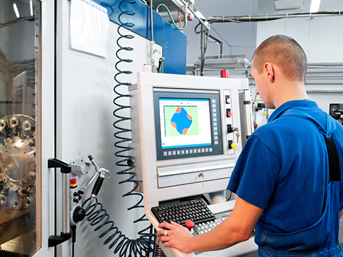 Serizovač a obsluha obr&aacute;běc&iacute;ch strojů